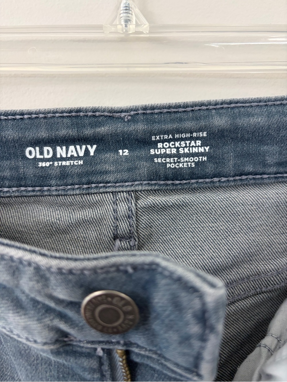 Old Navy Rockstar Super Skinny Jeans - Light Gray Wash